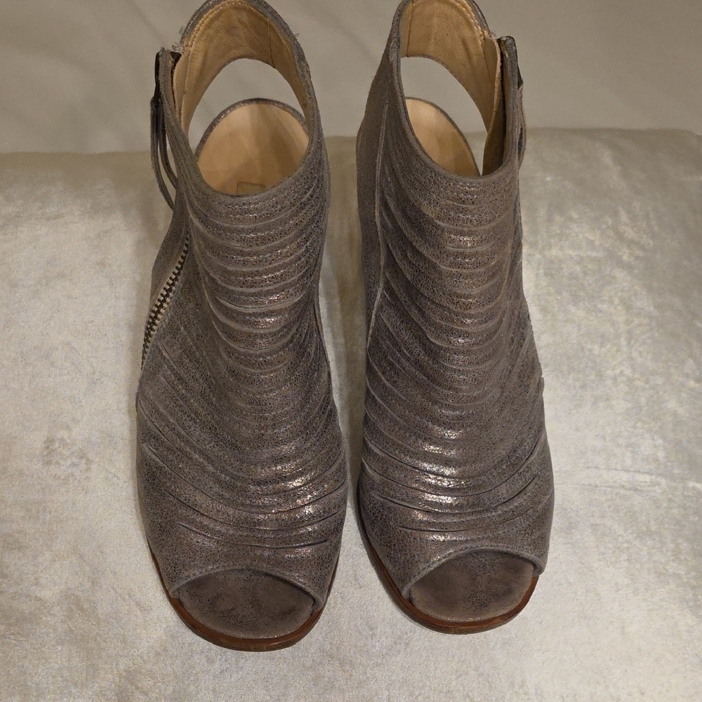 Paul Green Shimmering Gray Silver Heeled Sandals - Picture 4 of 16